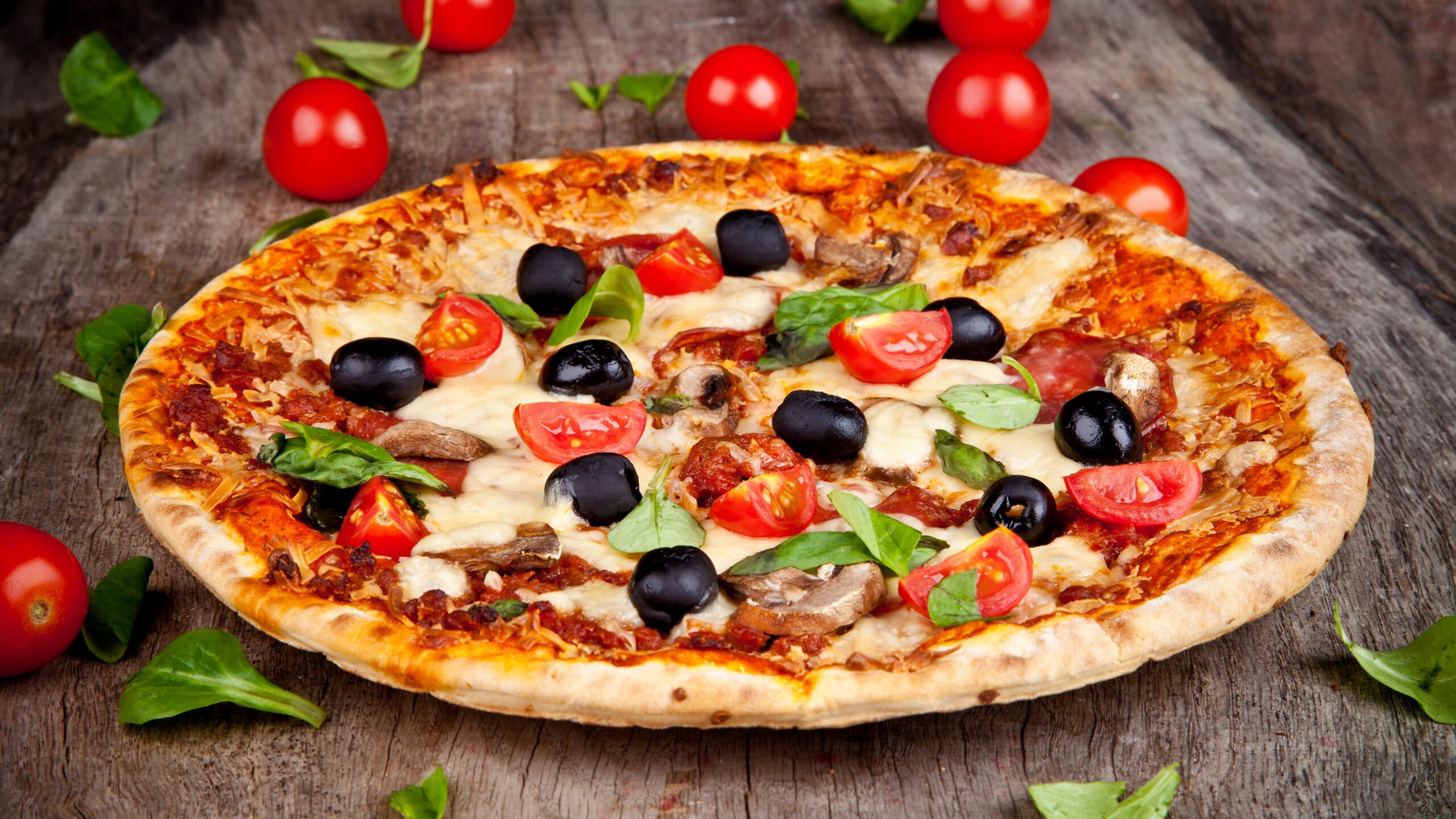 pizza_tomatoes_olives_mushrooms_cheese_dish_leaves_food